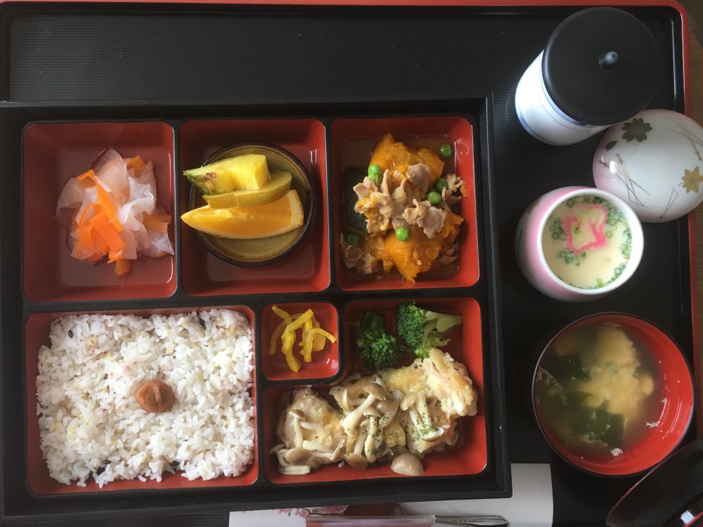 버섯&치킨 스프, 단호박&돼지고기, 당근&무 무침, 쌀밥, 된장국, 차완무시(계란찜) 버섯&치킨 스프, 단호박&돼지고기, 당근&무 무침, 쌀밥, 된장국, 차완무시(계란찜)